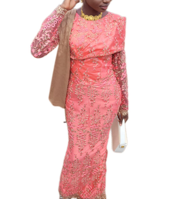 Robe brodé, taille XS/S, Très bon état, foulard