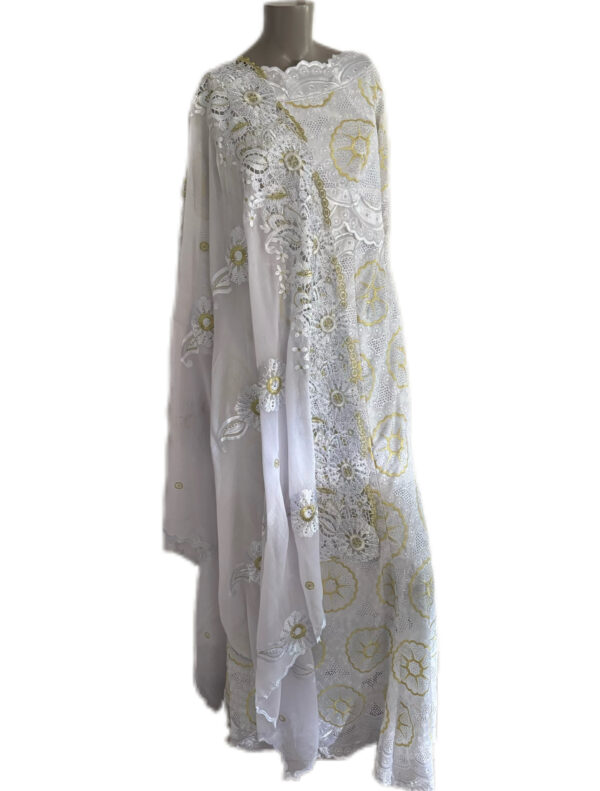 Robe brodé, blanc dorée, taille M, Très bon état, Foulard – Image 2