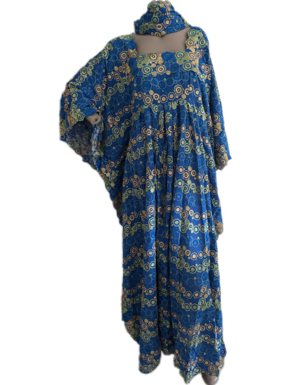 Robe Brodé, taille XXL, Très bon état, foulard
