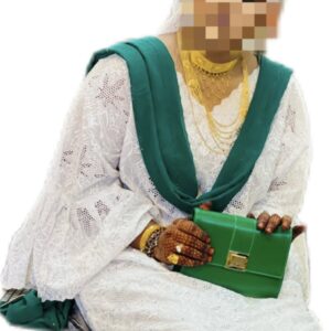 Robe Brodé Autriche, taille L/XL, Très bon état, foulard