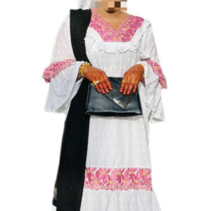 Robe brodé Blanc, taille L/XL, Très bon état, foulard