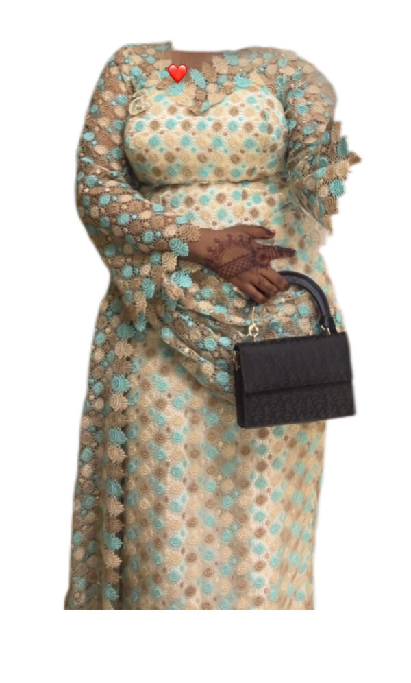 Robe Brodé Guipur, taille XL, Très bon état