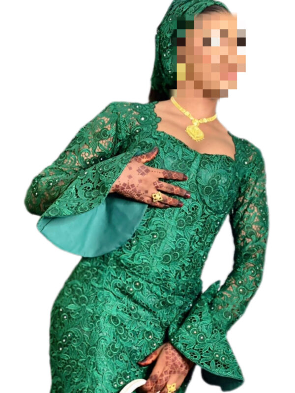 Robe brodé vert, taille S, Très bon état, foulard
