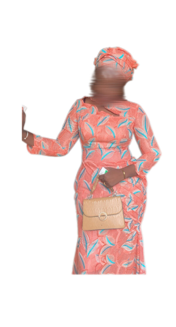 Robe brodé, Taille XXL, Très bon état, Foulard