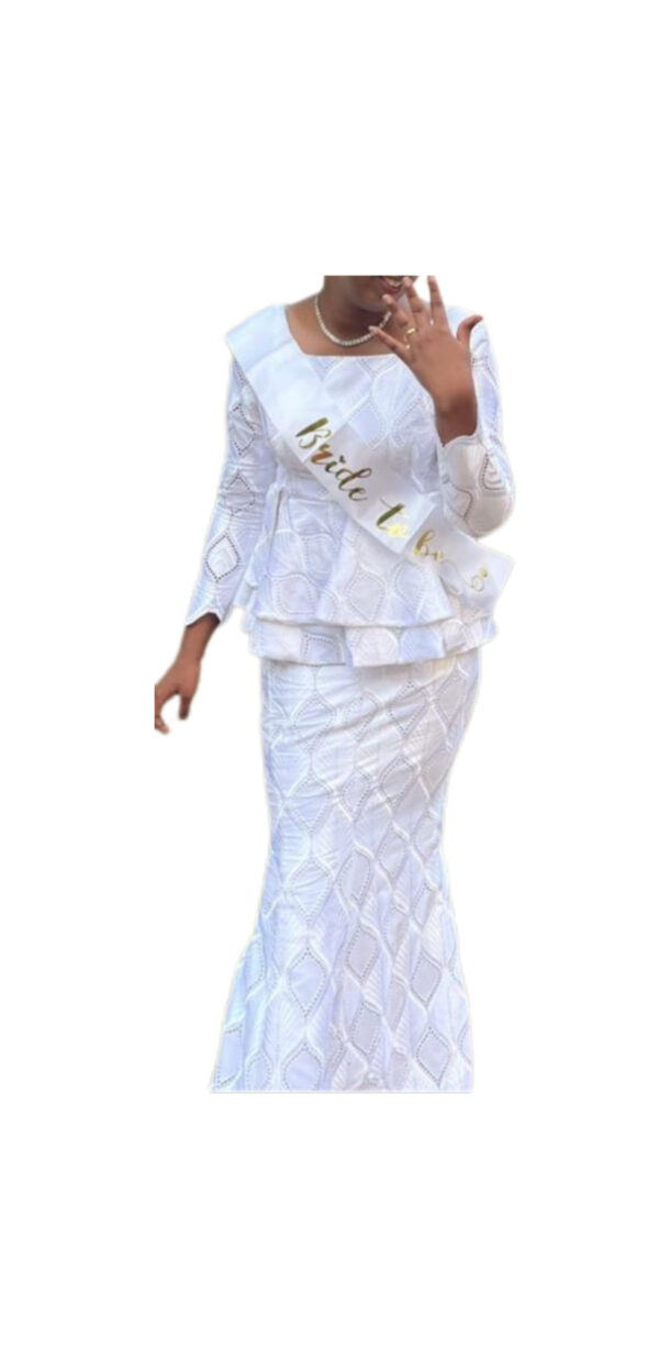Jupe complet Brodé blanc, taille M, Très bon état