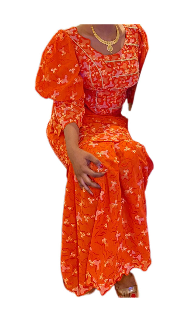 Jupe complet, Brodé Autriche, taille M/L, Très bon état