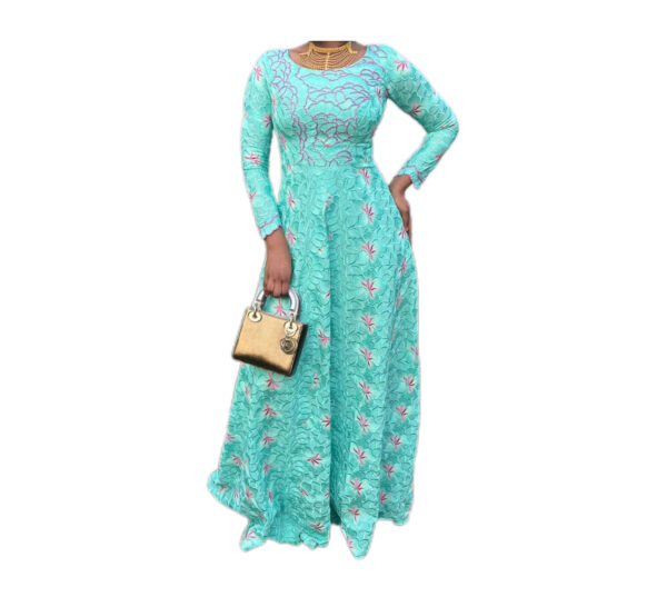 Robe brodé autriche, Taille M/L, Très bon état
