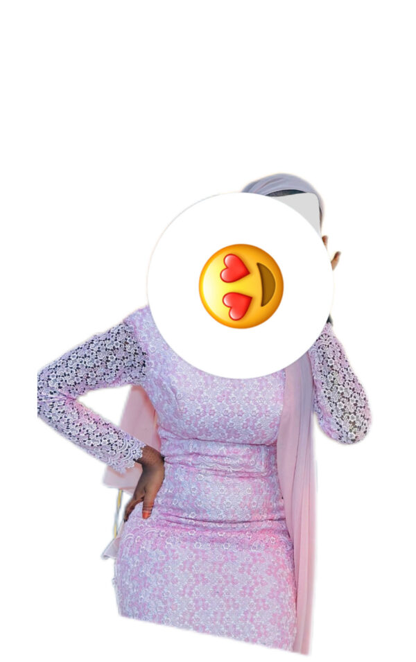 Robe brodé rose, taille XS, Très bon état, foulard