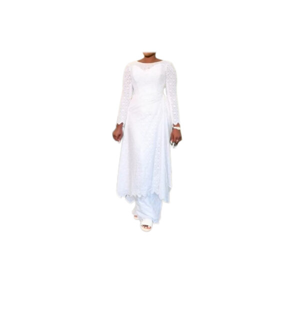 Robe de mariée brodé Autriche, taille XL, Quasi-neuf, foulard