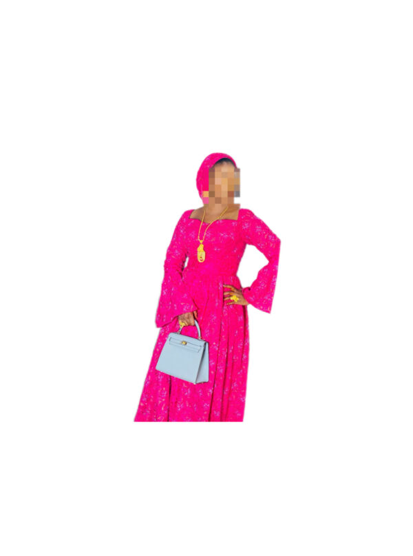 Robe brodé, taille M, Quasi-neuf, foulard