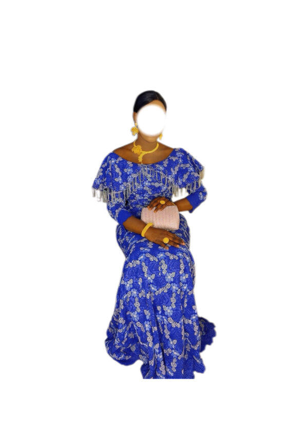 Robe brodé, taille M, Quasi-neuf, foulard