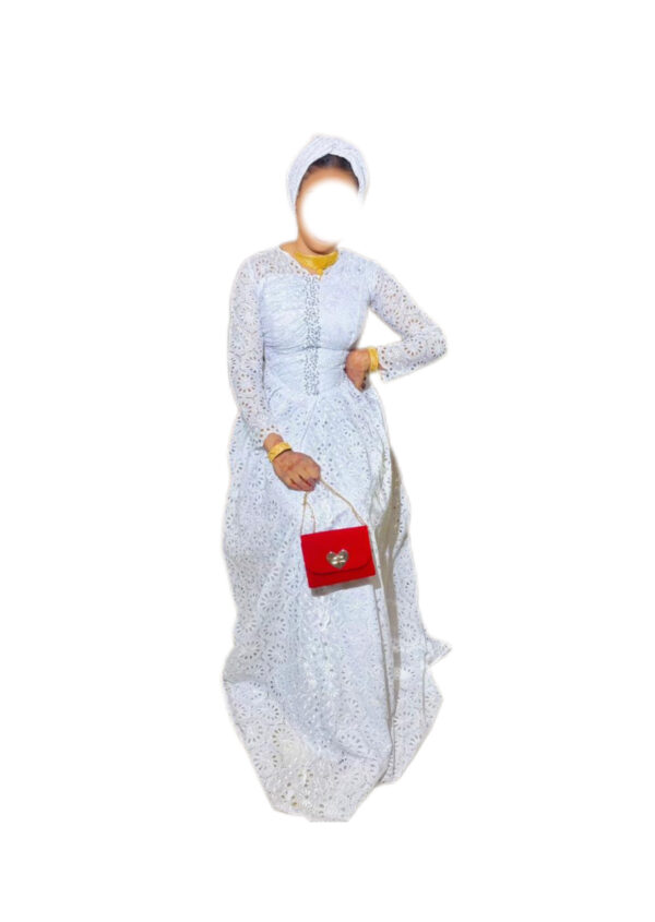 Robe brodé blanc, taille M, Quasi-neuf, foulard