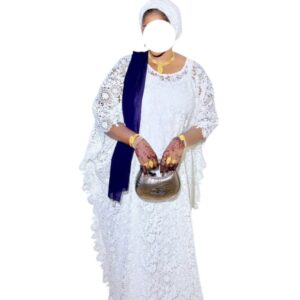 Robe brodé blanc Guipure, taille unique, quasi-neuf, foulard