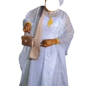 KB18022026, brodé blanc, taille M, foulard