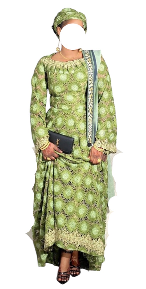 BB09022026, robe brodé, taille M, foulard