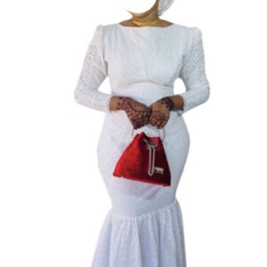 OY05032026, robe brodé blanc, taille M, foulard